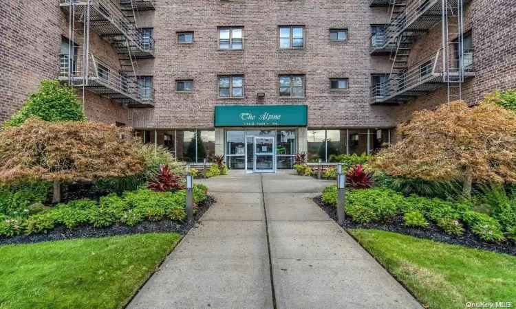 204-15 Foothill Avenue, New York, NY, 1 Bedroom Bedrooms, 4 Rooms Rooms,1 BathroomBathrooms,Residential,For Sale,Foothill,L3592409