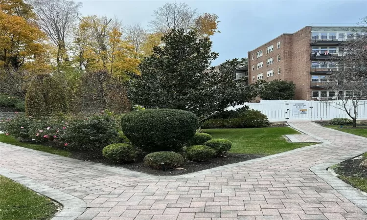 32 Pearsall Avenue, Glen Cove, NY, 1 Bedroom Bedrooms, 3 Rooms Rooms,1 BathroomBathrooms,Residential,For Sale,Pearsall Avenue,L3592516