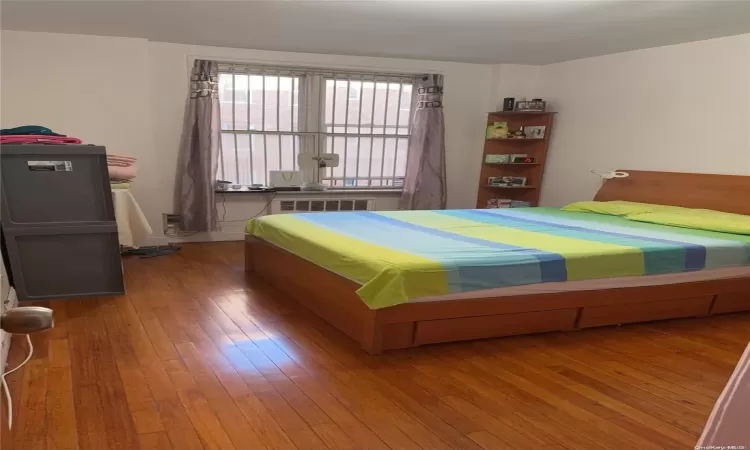 140-35 Beech Ave, New York, NY, 2 Bedrooms Bedrooms, 4 Rooms Rooms,1 BathroomBathrooms,Residential,For Sale,Beech Ave,L3592503