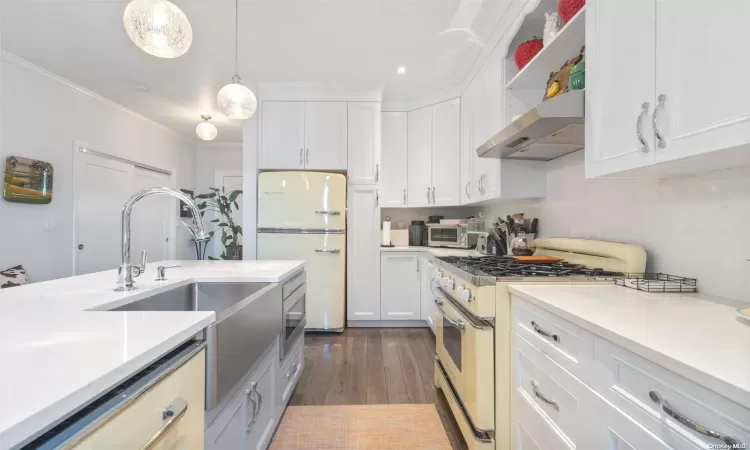 89-10 35 Avenue, New York, NY, 2 Bedrooms Bedrooms, 5 Rooms Rooms,1 BathroomBathrooms,Residential,For Sale,35,L3584174