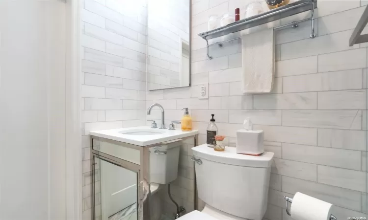 89-10 35 Avenue, New York, NY, 2 Bedrooms Bedrooms, 5 Rooms Rooms,1 BathroomBathrooms,Residential,For Sale,35,L3584174