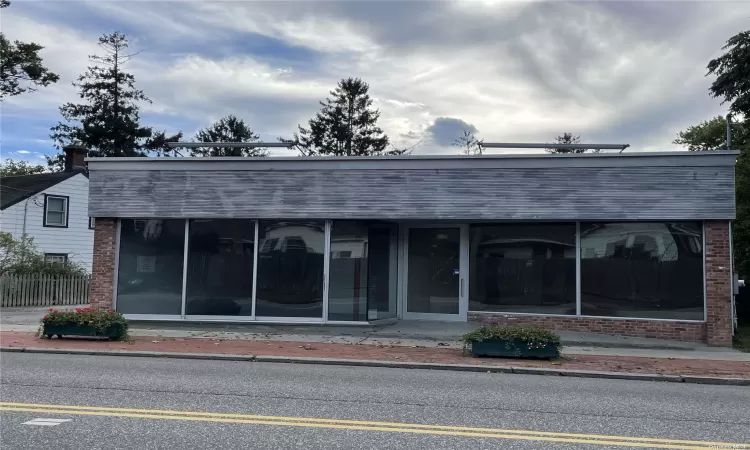 25 North Sea Road, Southampton, NY, ,Commercial Sale,For Sale,North Sea,L3584172