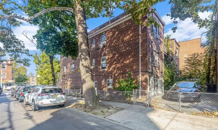 74-02 Woodside Avenue, New York, NY, 7 Bedrooms Bedrooms, 16 Rooms Rooms,2 BathroomsBathrooms,Residential Income,For Sale,Woodside,L3584233