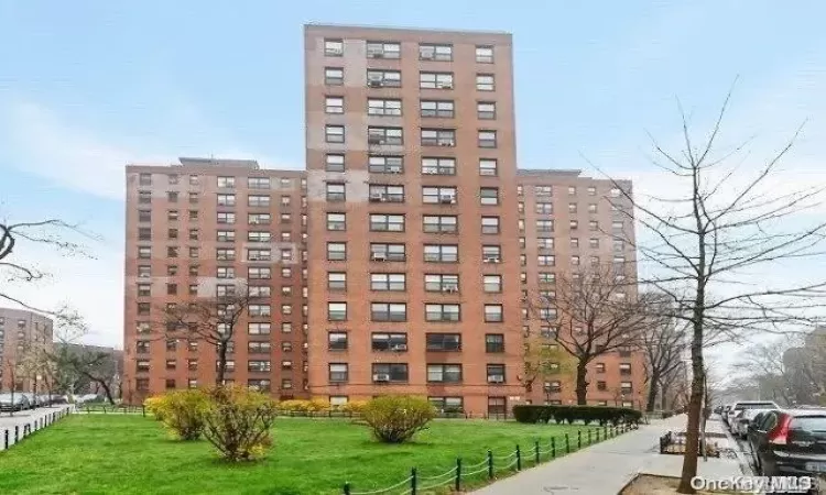 99-72 66th Road, New York, NY, 3 Bedrooms Bedrooms, 5 Rooms Rooms,1 BathroomBathrooms,Residential,For Sale,66th,L3584210