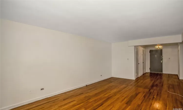 31-85 Crescent Street, New York, NY, 1 Bedroom Bedrooms, 3 Rooms Rooms,1 BathroomBathrooms,Residential,For Sale,Crescent,L3584283