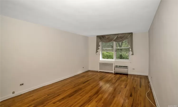 31-85 Crescent Street, New York, NY, 1 Bedroom Bedrooms, 3 Rooms Rooms,1 BathroomBathrooms,Residential,For Sale,Crescent,L3584283