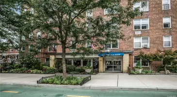 31-85 Crescent Street, New York, NY, 1 Bedroom Bedrooms, 3 Rooms Rooms,1 BathroomBathrooms,Residential,For Sale,Crescent,L3584283