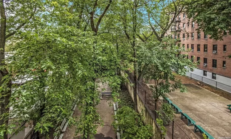 31-85 Crescent Street, New York, NY, 1 Bedroom Bedrooms, 3 Rooms Rooms,1 BathroomBathrooms,Residential,For Sale,Crescent,L3584283