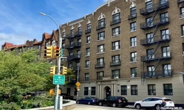 812 Riverside Drive, New York, NY, 3 Bedrooms Bedrooms, 7 Rooms Rooms,2 BathroomsBathrooms,Residential,For Sale,Riverside,L3584286