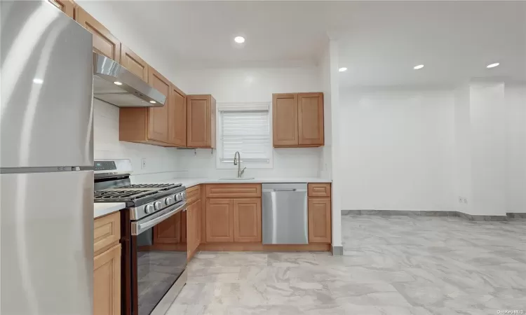 116-07 Metropolitan Avenue, New York, NY, 2 Bedrooms Bedrooms, 3 Rooms Rooms,1 BathroomBathrooms,Residential Lease,For Rent,Metropolitan,L3584332