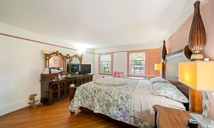 193-32 Foothill Avenue, New York, NY, 5 Bedrooms Bedrooms, 14 Rooms Rooms,2 BathroomsBathrooms,Residential,For Sale,Foothill,L3584386