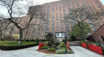 99-40 63 Rd, New York, NY, 2 Bedrooms Bedrooms, 6 Rooms Rooms,1 BathroomBathrooms,Residential,For Sale,63 Rd,L3584527