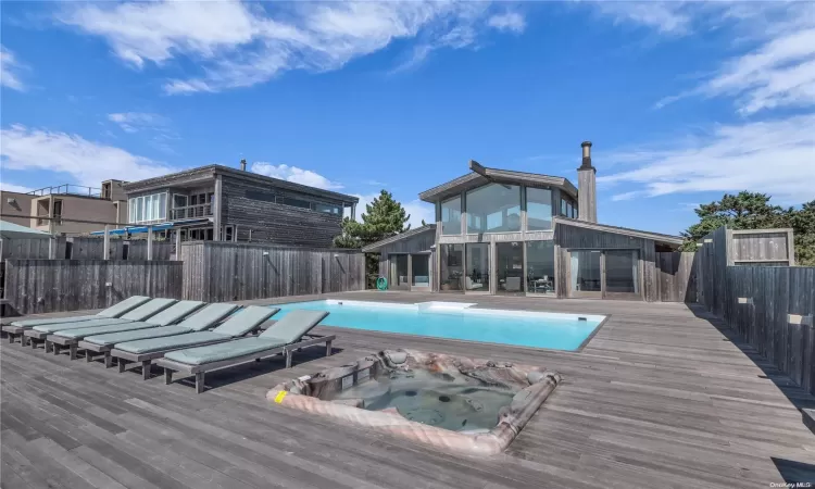 Pool deck & Hot tub