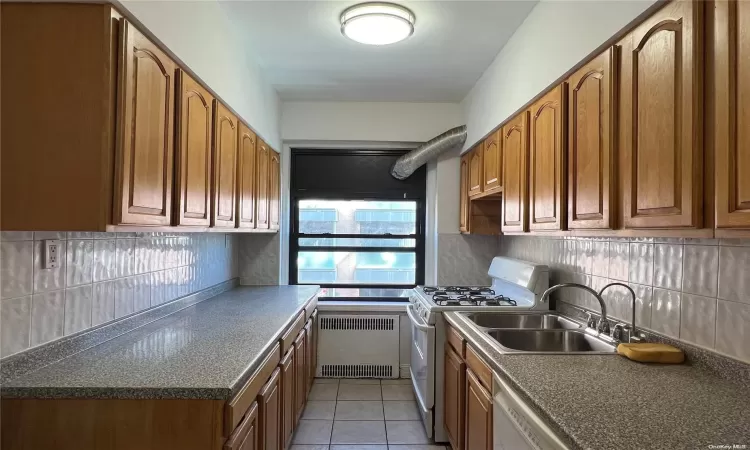 144-80 Sanford Avenue, New York, NY, 2 Bedrooms Bedrooms, 5 Rooms Rooms,1 BathroomBathrooms,Residential,For Sale,Sanford,L3584703