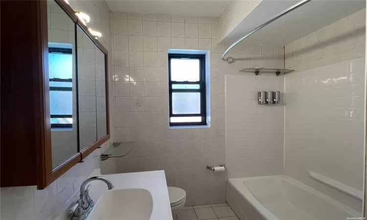 144-80 Sanford Avenue, New York, NY, 2 Bedrooms Bedrooms, 5 Rooms Rooms,1 BathroomBathrooms,Residential,For Sale,Sanford,L3584703