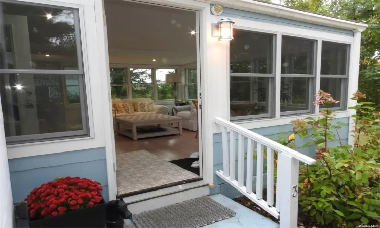 entrance to sunroom