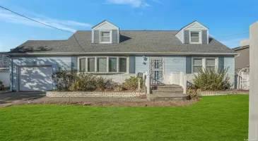 347 Idaho Avenue, Oyster Bay, NY, 4 Bedrooms Bedrooms, 6 Rooms Rooms,2 BathroomsBathrooms,Residential,For Sale,Idaho,L3584765