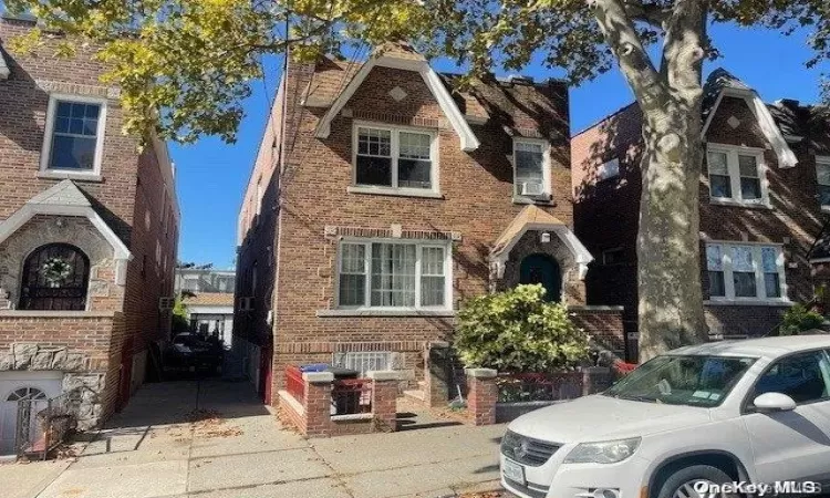 54-16 69 Place, New York, NY, 8 Bedrooms Bedrooms, 17 Rooms Rooms,3 BathroomsBathrooms,Residential Income,For Sale,69,L3584875