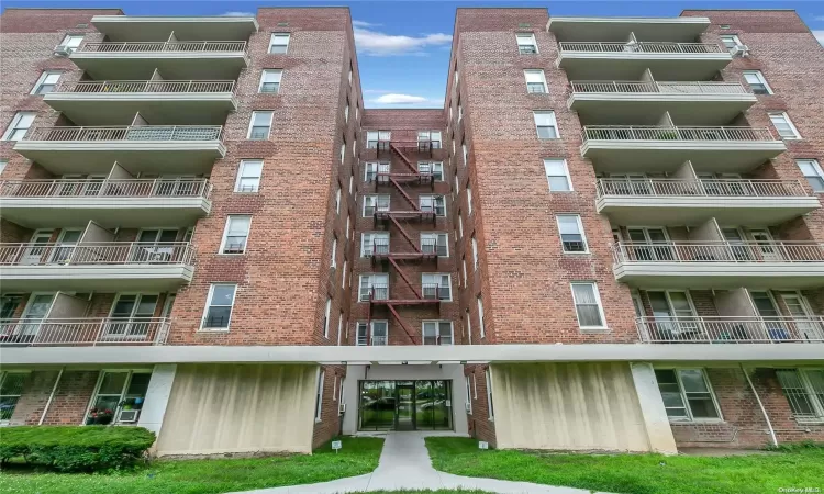 14-30 Seagirt Blvd, New York, NY, 2 Bedrooms Bedrooms, 5 Rooms Rooms,1 BathroomBathrooms,Residential,For Sale,Seagirt Blvd,L3584935