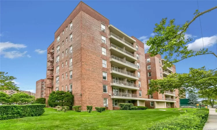 14-30 Seagirt Blvd, New York, NY, 2 Bedrooms Bedrooms, 5 Rooms Rooms,1 BathroomBathrooms,Residential,For Sale,Seagirt Blvd,L3584935