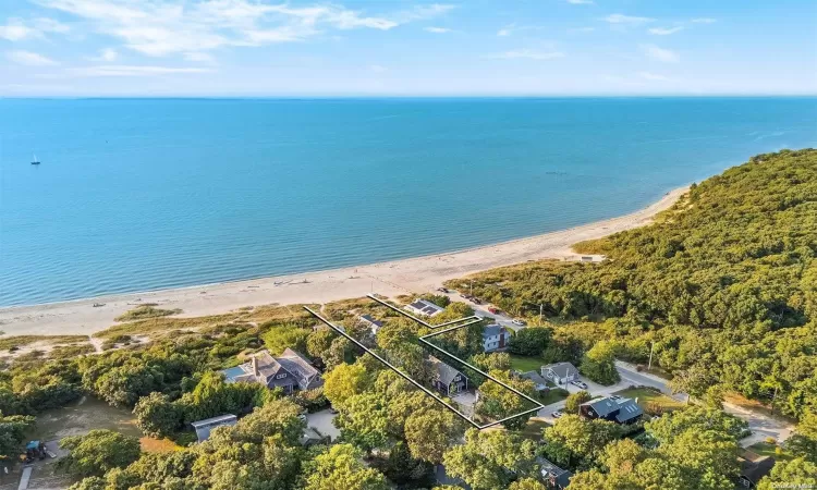 6 Gallatin Lane, East Hampton, NY, 7 Bedrooms Bedrooms, 15 Rooms Rooms,4 BathroomsBathrooms,Residential Income,For Sale,Gallatin,L3585008