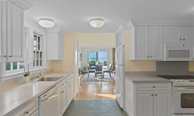 6 Gallatin Lane, East Hampton, NY, 7 Bedrooms Bedrooms, 15 Rooms Rooms,4 BathroomsBathrooms,Residential Income,For Sale,Gallatin,L3585008