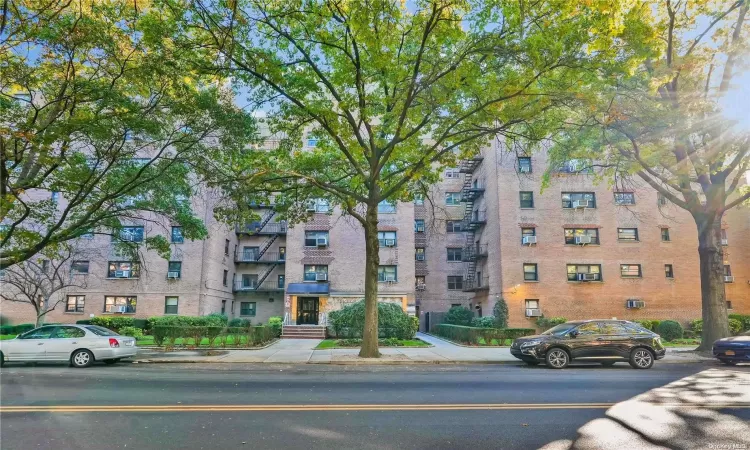 31-31 138th Street, New York, NY, 1 Bedroom Bedrooms, 5 Rooms Rooms,1 BathroomBathrooms,Residential,For Sale,138th,L3585313