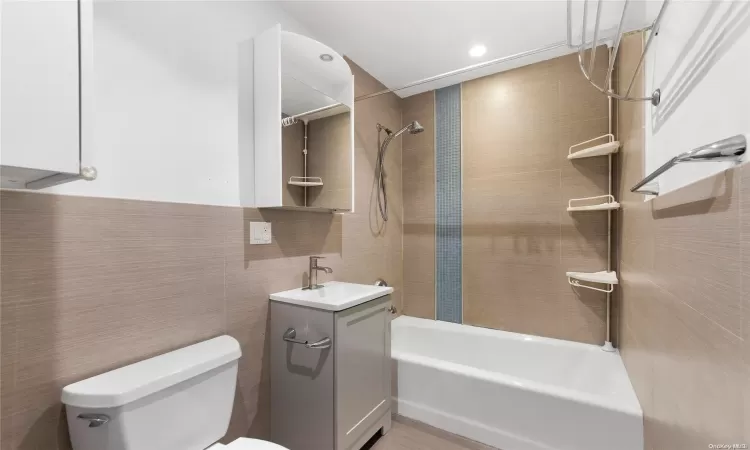 1773 19th Street, New York, NY, 2 Bedrooms Bedrooms, 5 Rooms Rooms,2 BathroomsBathrooms,Residential,For Sale,19th,L3585309