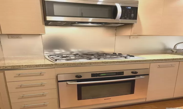 LG Microwave (NEW), 4-Burner Gas Cooktop, Bosch Oven