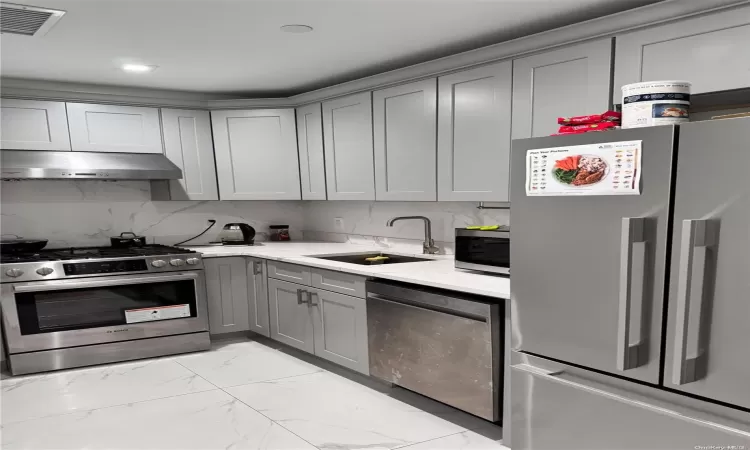 41-62 Bowne Street, New York, NY, 1 Bedroom Bedrooms, 3 Rooms Rooms,1 BathroomBathrooms,Residential,For Sale,Bowne,L3585344