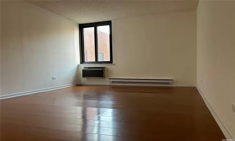 136-35 Maple Ave, New York, NY, 1 Bedroom Bedrooms, 3 Rooms Rooms,1 BathroomBathrooms,Residential,For Sale,Maple Ave,L3585400