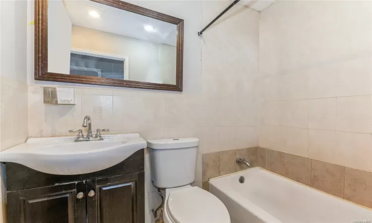 8624 Avenue L, New York, NY, 3 Bedrooms Bedrooms, 8 Rooms Rooms,2 BathroomsBathrooms,Residential,For Sale,Avenue L,L3585417