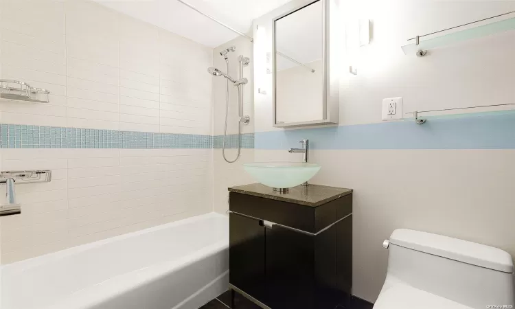 110-50 71st Road, New York, NY, 1 Bedroom Bedrooms, 4 Rooms Rooms,1 BathroomBathrooms,Residential,For Sale,71st,L3585540