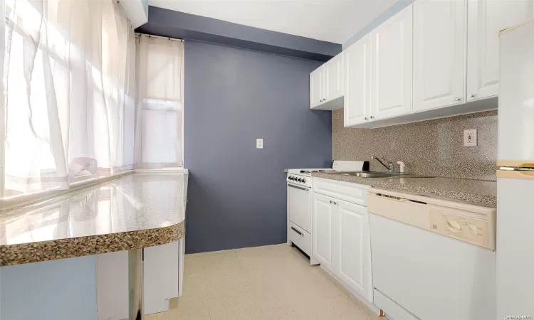 110-50 71st Road, New York, NY, 1 Bedroom Bedrooms, 4 Rooms Rooms,1 BathroomBathrooms,Residential,For Sale,71st,L3585540