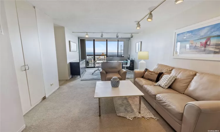 2 Bay Club Drive, New York, NY, 1 Bedroom Bedrooms, 5 Rooms Rooms,1 BathroomBathrooms,Residential,For Sale,Bay Club,L3585566