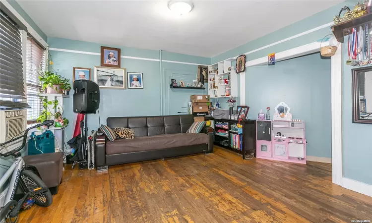 30-27 93rd Street, New York, NY, 5 Bedrooms Bedrooms, 10 Rooms Rooms,2 BathroomsBathrooms,Residential Income,For Sale,93rd,L3585589