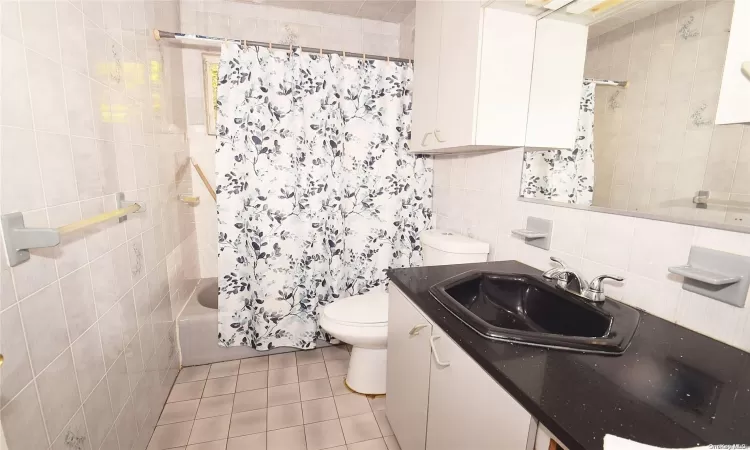 Full Bathroom with Tile Floor & Tub!