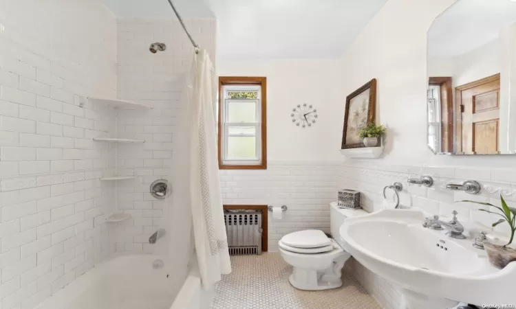 64-15 78th Street, New York, NY, 3 Bedrooms Bedrooms, 6 Rooms Rooms,1 BathroomBathrooms,Residential,For Sale,78th,L3586129