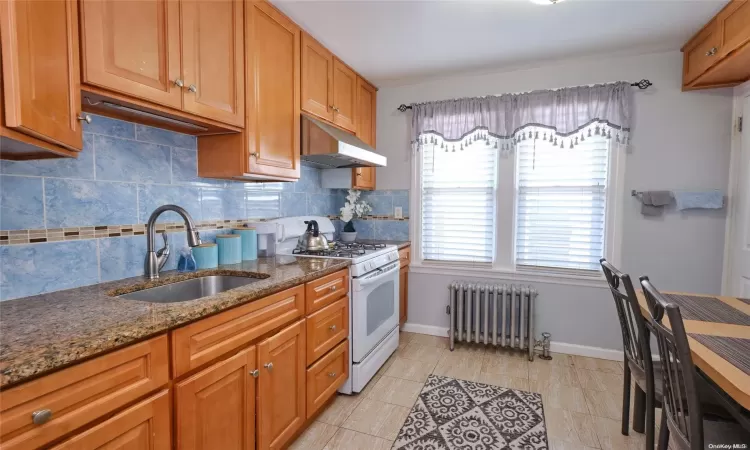 90-24 221st Place, New York, NY, 4 Bedrooms Bedrooms, 7 Rooms Rooms,3 BathroomsBathrooms,Residential,For Sale,221st,L3586107