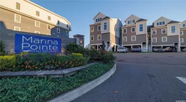 432 Marina Pointe Drive, Hempstead, NY, 2 Bedrooms Bedrooms, 5 Rooms Rooms,2 BathroomsBathrooms,Residential,For Sale,Marina Pointe,L3586197