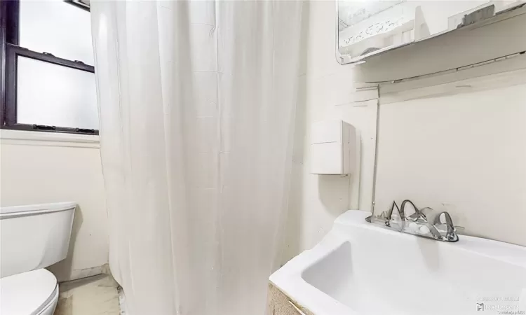 36-44 32nd Street, New York, NY, 3 Bedrooms Bedrooms, 12 Rooms Rooms,2 BathroomsBathrooms,Residential Income,For Sale,32nd,L3586289