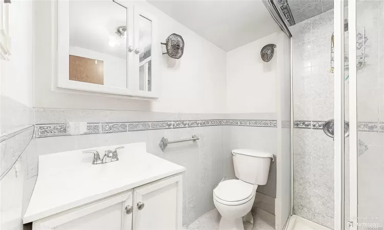 36-44 32nd Street, New York, NY, 3 Bedrooms Bedrooms, 12 Rooms Rooms,2 BathroomsBathrooms,Residential Income,For Sale,32nd,L3586289