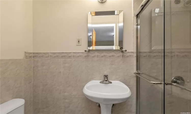 227-06 56th Avenue, New York, NY, 5 Bedrooms Bedrooms, 10 Rooms Rooms,3 BathroomsBathrooms,Residential,For Sale,56th,L3586374