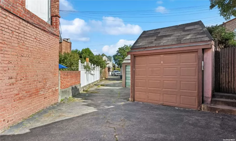 Detached Garage