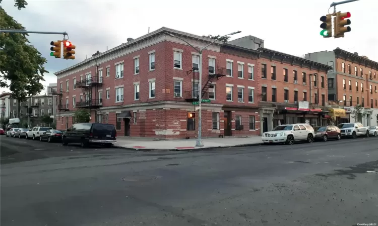 2722 Farragut Road, New York, NY, 8 Bedrooms Bedrooms, 14 Rooms Rooms,3 BathroomsBathrooms,Residential Income,For Sale,Farragut,L3586539