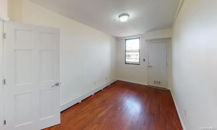 71-49 160th Street, New York, NY, 3 Bedrooms Bedrooms, 5 Rooms Rooms,2 BathroomsBathrooms,Residential Lease,For Rent,160th,L3586659