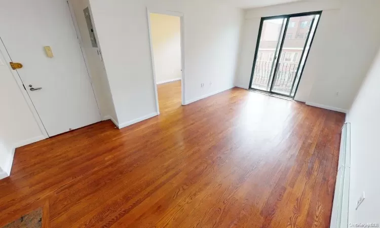 71-49 160th Street, New York, NY, 3 Bedrooms Bedrooms, 5 Rooms Rooms,2 BathroomsBathrooms,Residential Lease,For Rent,160th,L3586659