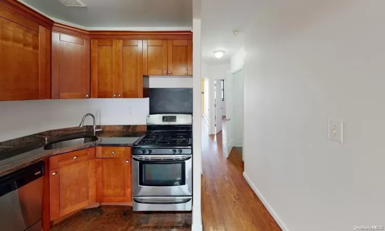 71-49 160th Street, New York, NY, 3 Bedrooms Bedrooms, 5 Rooms Rooms,2 BathroomsBathrooms,Residential Lease,For Rent,160th,L3586659