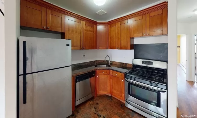 71-49 160th Street, New York, NY, 3 Bedrooms Bedrooms, 5 Rooms Rooms,2 BathroomsBathrooms,Residential Lease,For Rent,160th,L3586659