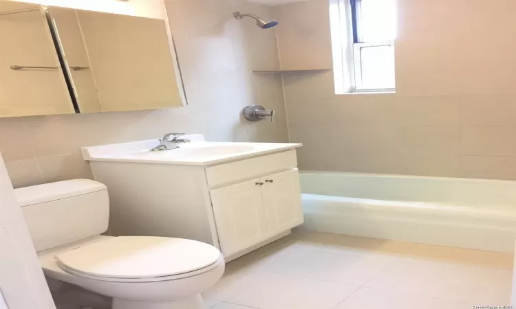 170 West 23rd Street, New York, NY, 1 Room Rooms,1 BathroomBathrooms,Residential Lease,For Rent,West 23rd,L3586732